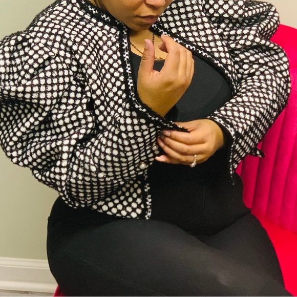 Cropped Ruffle Blazer - Picture 3 of 4